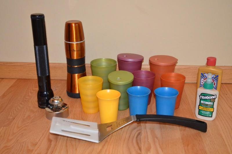 lot 32 image: 10 Tupperware cups and Caribou Coffee thermos...