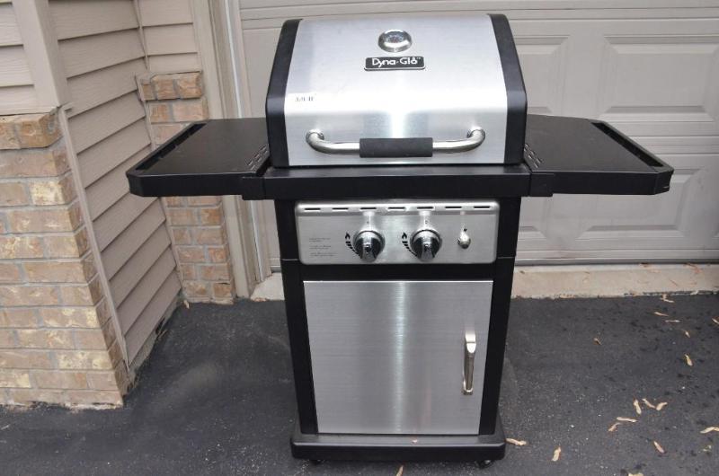 lot 39 image: Dyna-Glo grill 46x48...