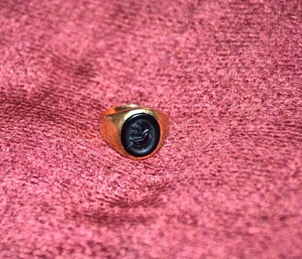 lot 4C image: 14k GOLD Ring with a hand carved stone possib...