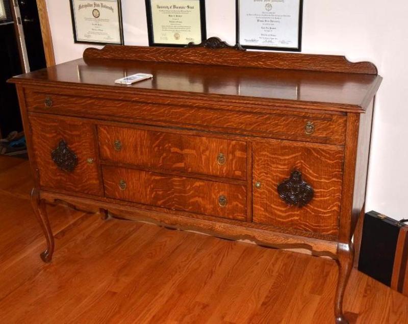 lot 5B image: Stunning Antique Buffet- The wood on this pie...