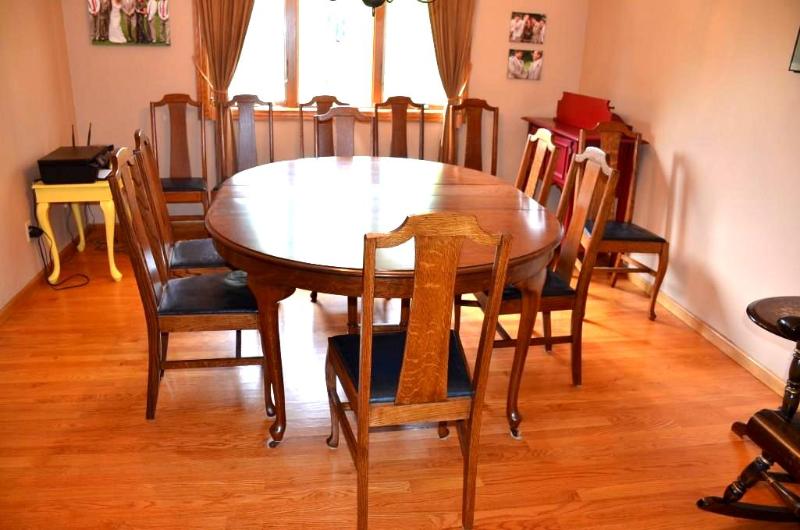 lot 5C image: Gorgeous Antique Table and 12 chairs- The woo...