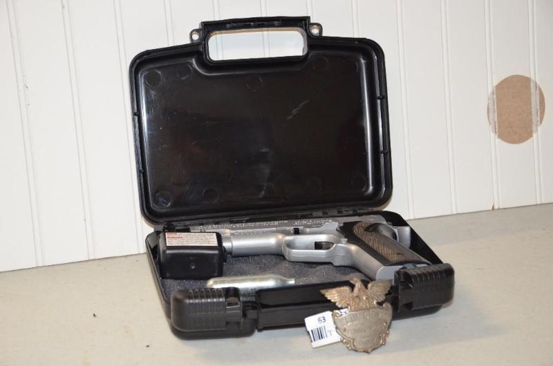 lot 63 image: Crosman RepeatAir gun 1008. Elhl oil co. Ferg...