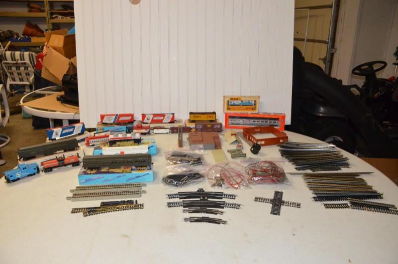 lot 92 image: Lot of trains and accessories 2985 Duplex Sl...