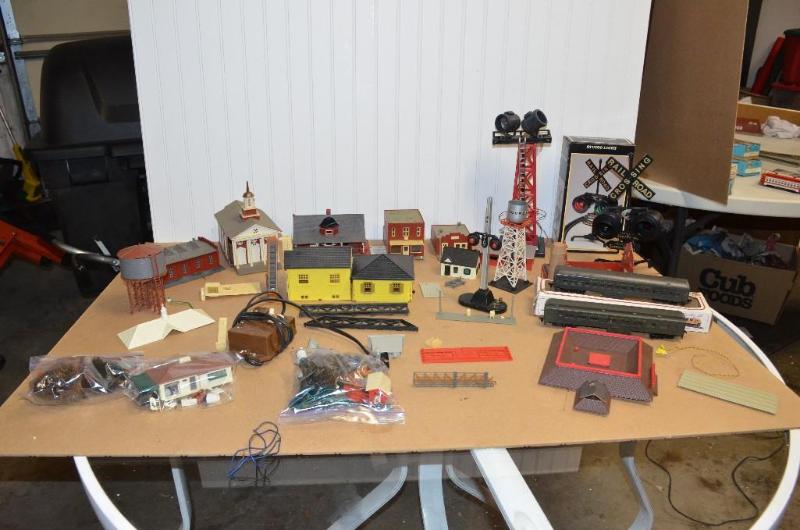 lot 93 image: Lot of train track houses and accessories So...