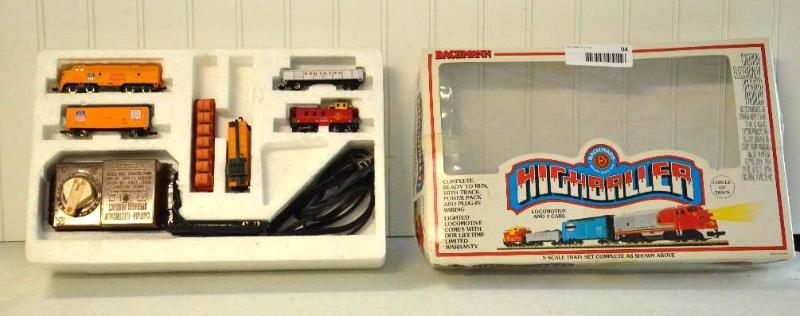 lot 94 image: Bachman highballer electric train set ATSF S...
