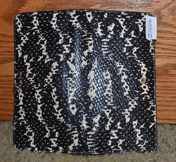 lot 150B image: Very nice genuine Coach Wallet. Matches lot ...
