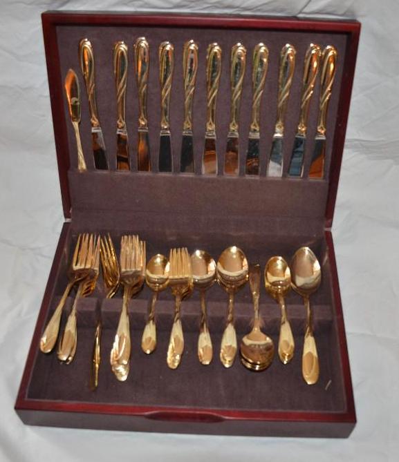 lot 155 image: Gold Farberware silverware set 11 butter kni...