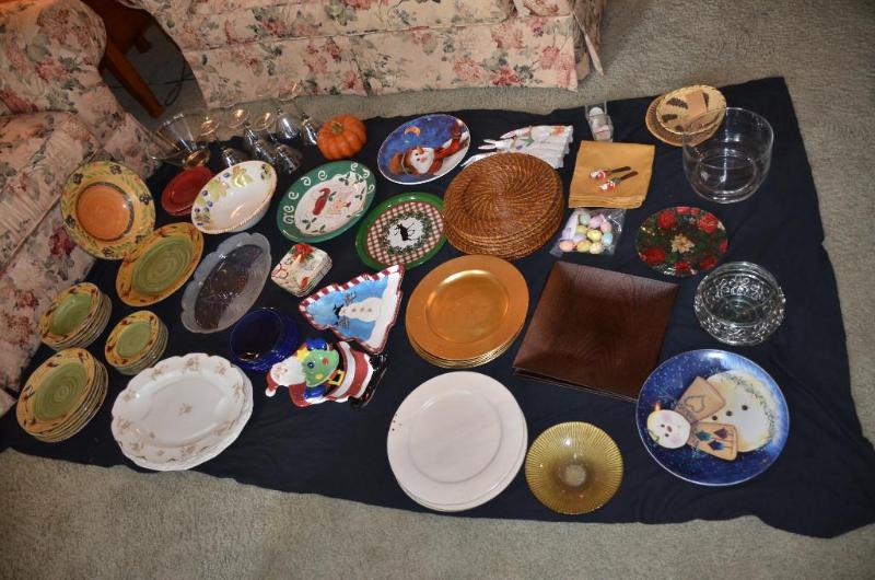 lot 161 image: Large lot of serving platters and plates  5 ...