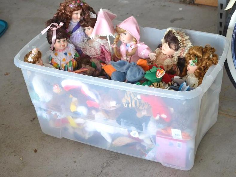 lot 168B image: large collection of vintage PORCELAIN dolls a...