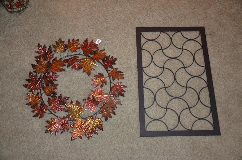 lot 172 image: Metal Wreath decorative wall art 26" dia...