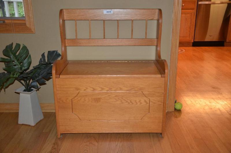 lot 179 image: Wood bench with storage. 28x16x32....