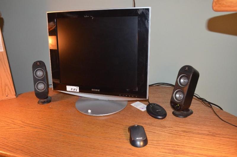 lot 181 image: Sony computer and monitor- Model SDM-HS93 Mi...