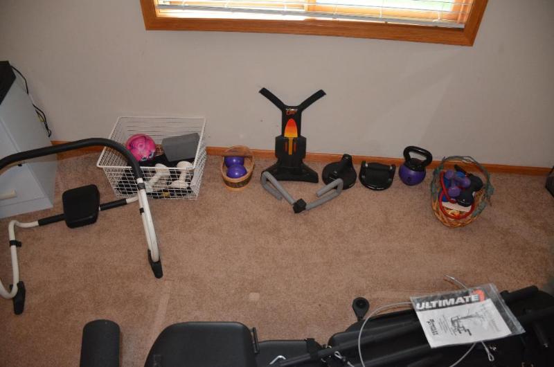 lot 218 image: Lot of exercising weights and equipment- 2 1....