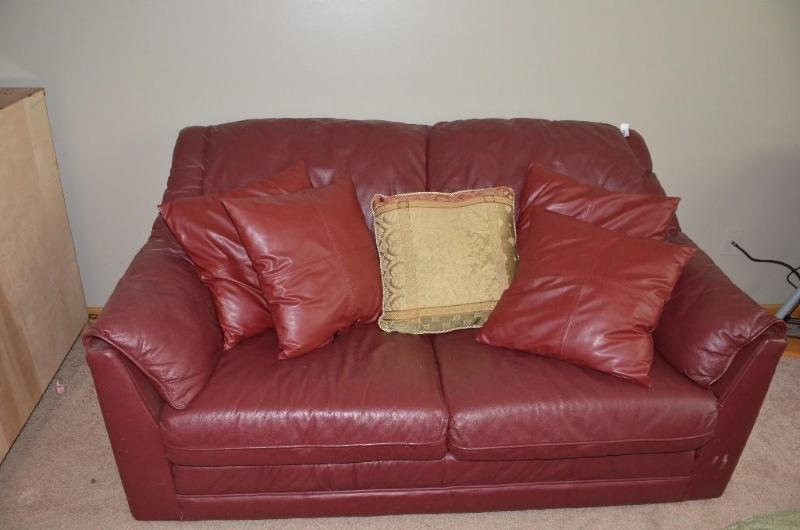 lot 220 image: Red leather couch by Lackawanna 37x30x57"...
