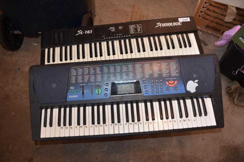 lot 227 image: 2 keyboards - Studiologic midicontrollers SL-...