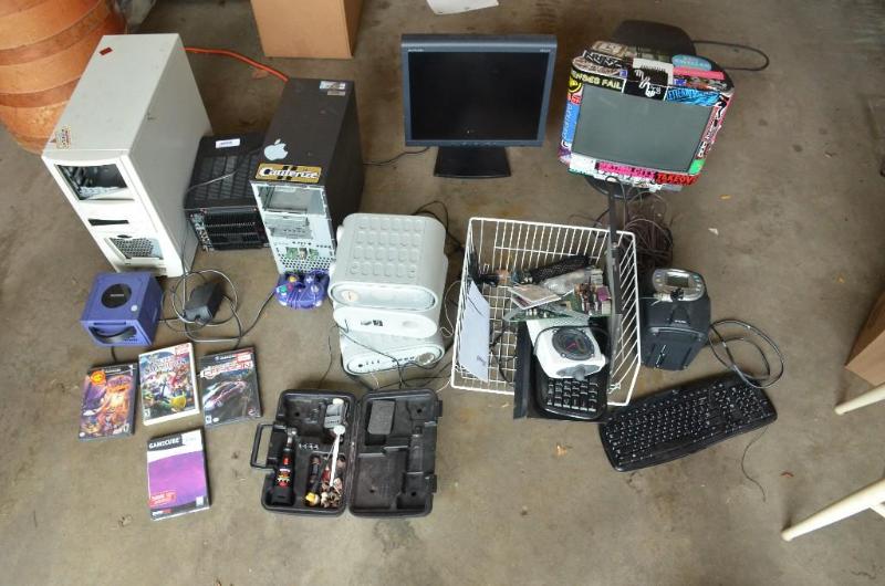 lot 231 image: large lot of electronics  Dremel set, JVC Do...
