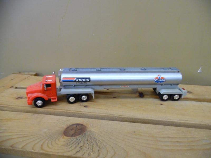 lot 115 image: Die-cast trucks