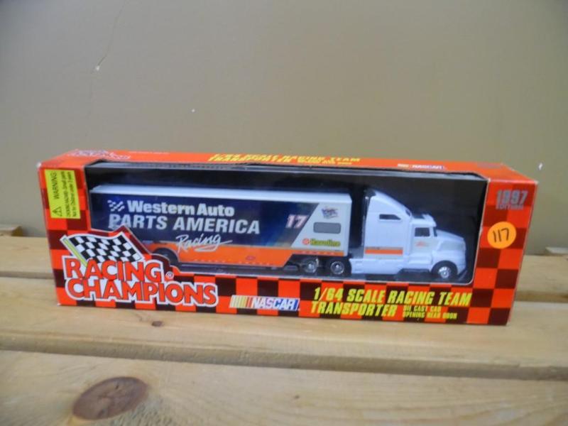 lot 117 image: Die-cast truck