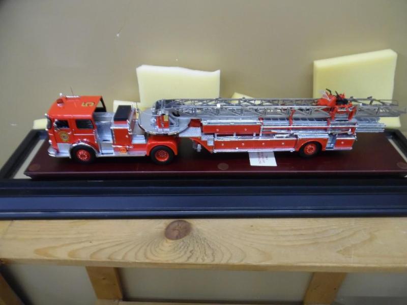 lot 119 image: Franklin MintDie-cast fire engine in display case