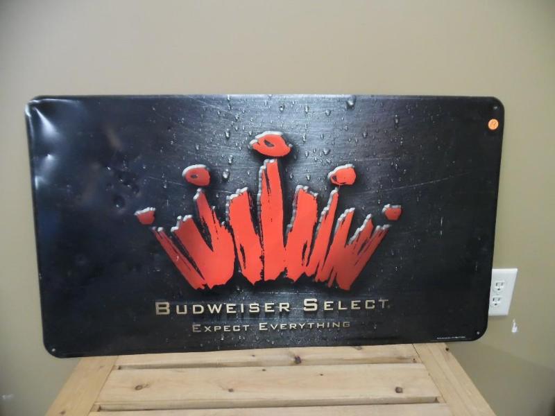 lot 19 image: Beer sign