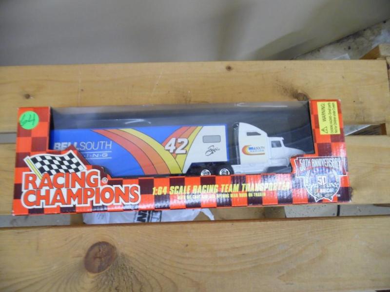 lot 64 image: Die-cast truck