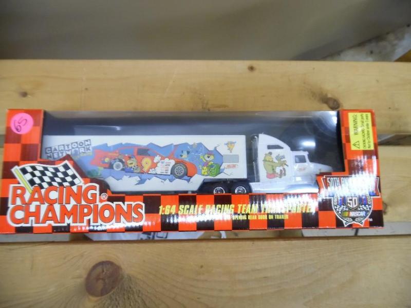 lot 65 image: Die-cast truck