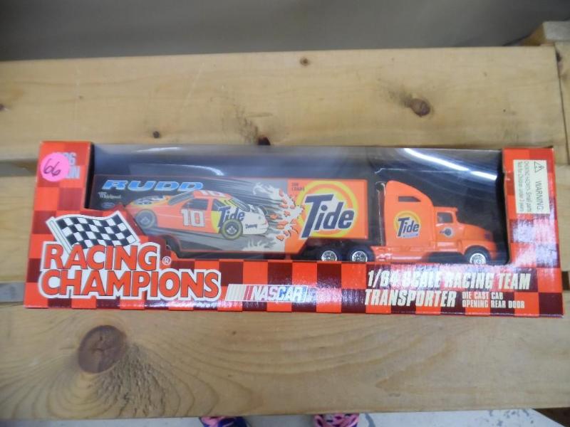 lot 66 image: Die-cast truck