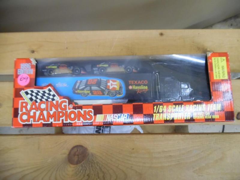 lot 69 image: Die-cast truck
