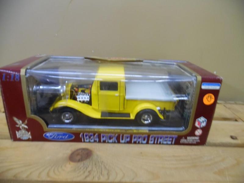 lot 85 image: Die-cast truck