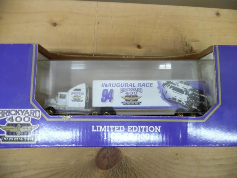 lot 87 image: Die-cast truck