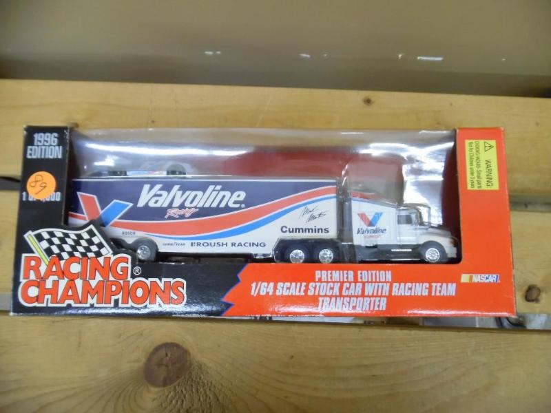 lot 89 image: Die-cast truck