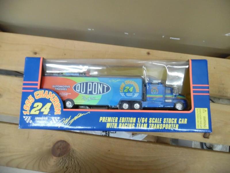 lot 91 image: Die-cast truck