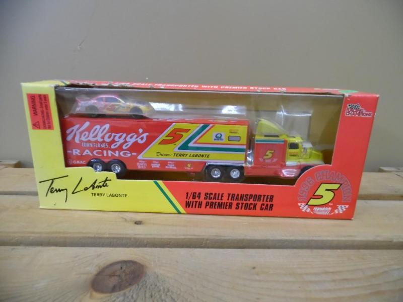 lot 93 image: Die-cast truck