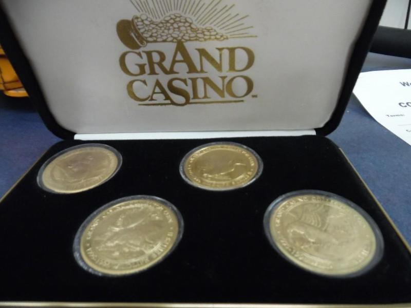 lot 16 image: Collector coins