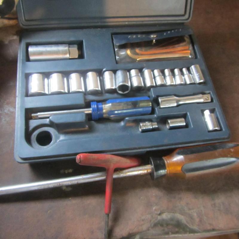 lot 123 image: Metric Tool Kit