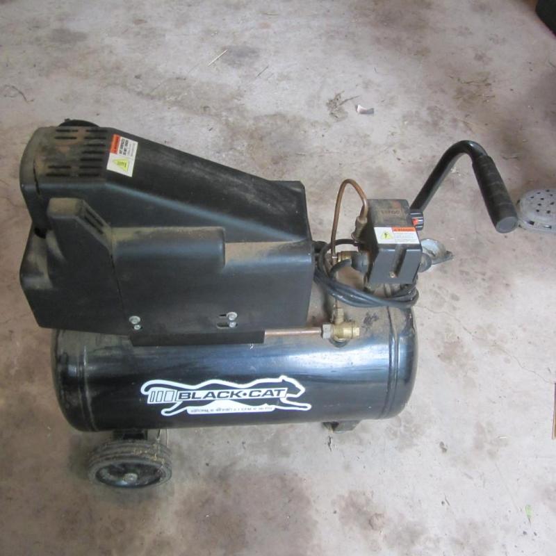 lot 128 image: Portable Air Compressor