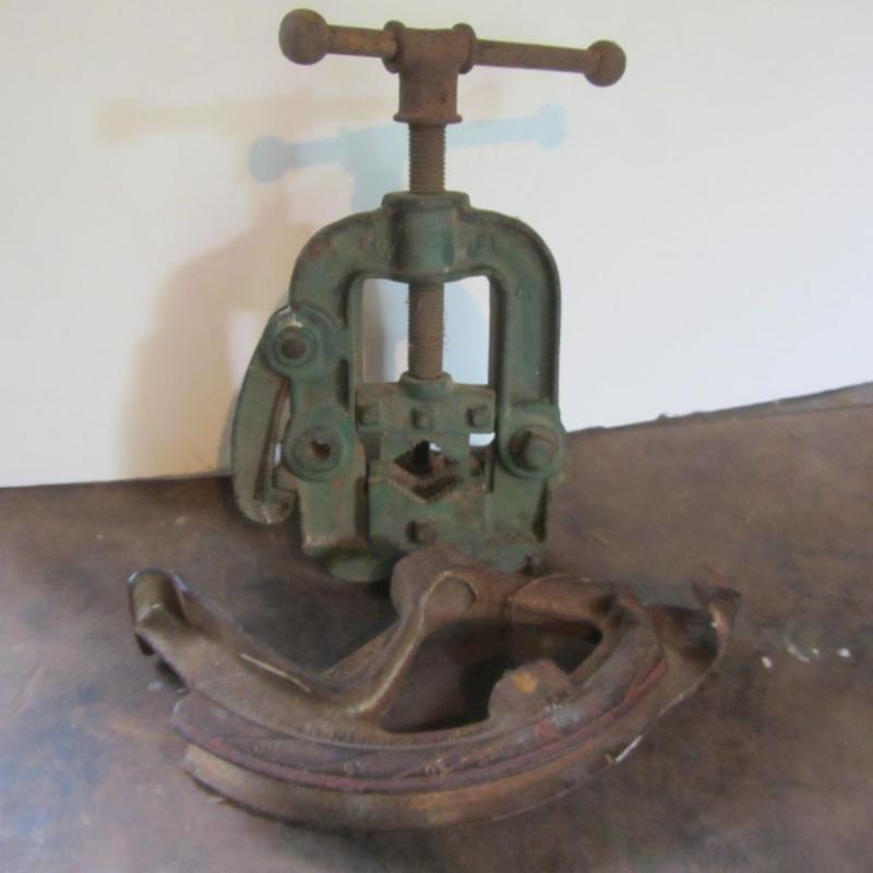 lot 133 image: Mead Pipe Vise, Bender