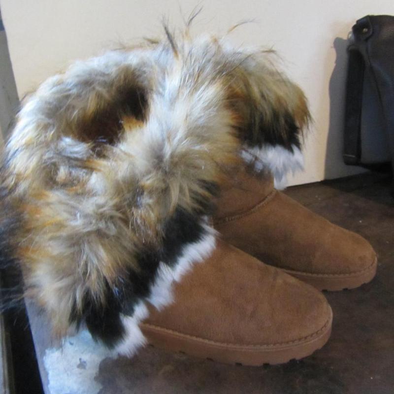 lot 145 image: Feather & Fur Trimmed Mucks