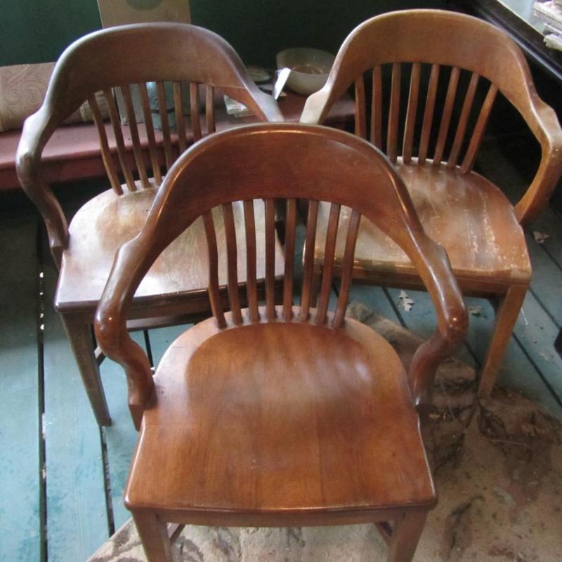 lot 15 image: Courtroom Chairs
