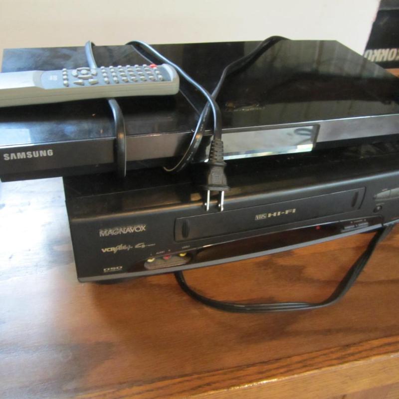 lot 152 image: Blu Ray DVD & Magnavox VCR