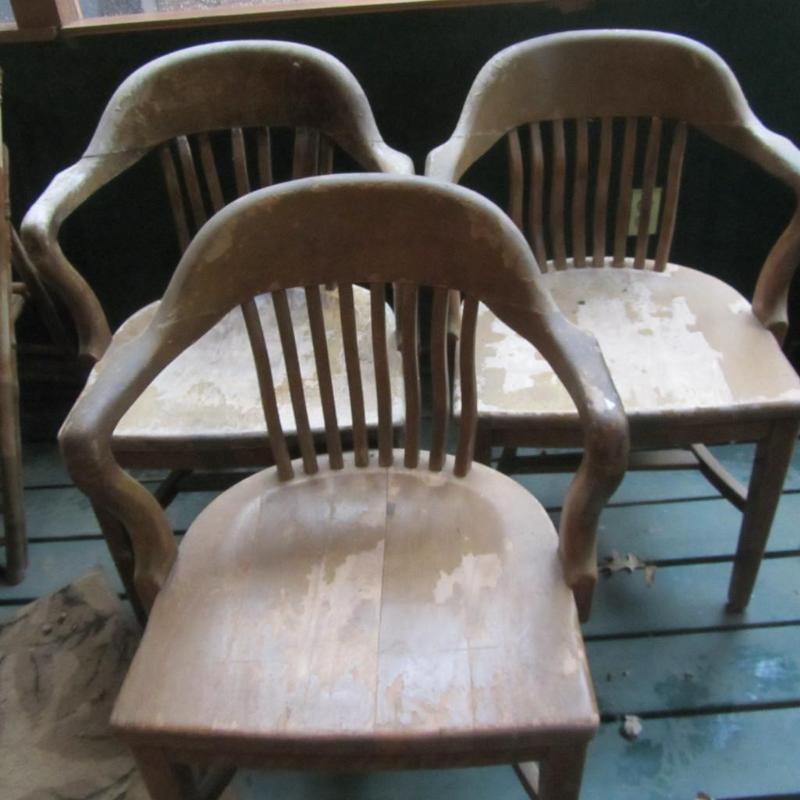 lot 16 image: Courtroom Chairs