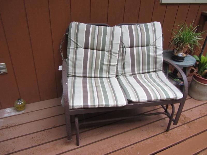 lot 21 image: Loveseat Glider