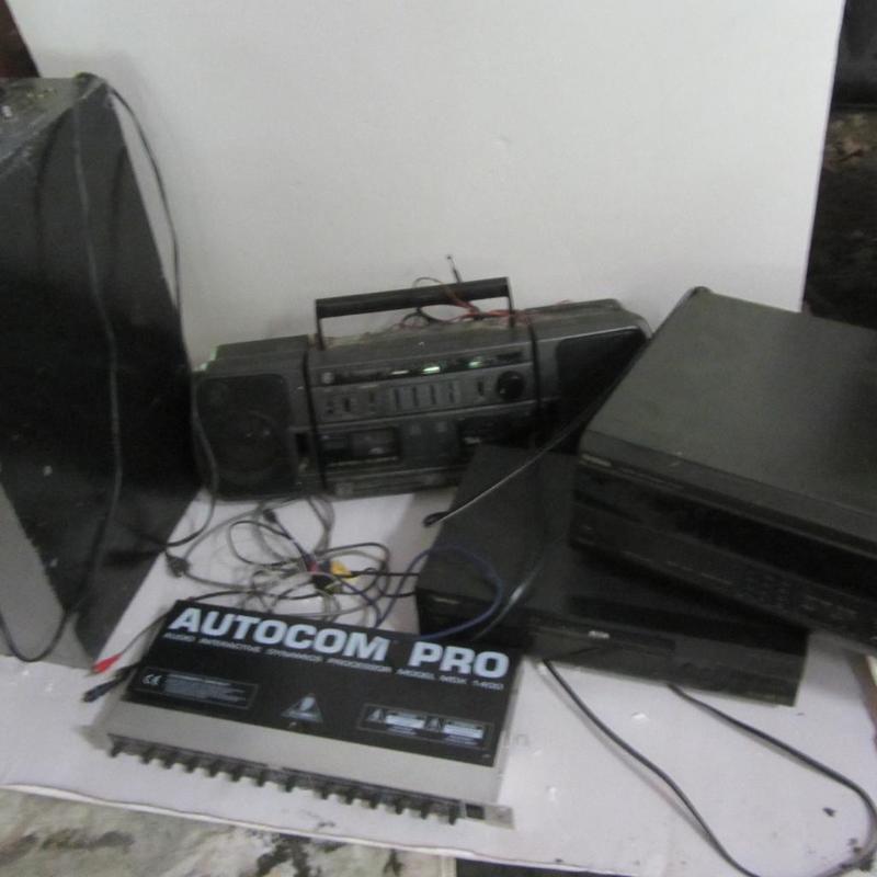 lot 26 image: Sound System Components