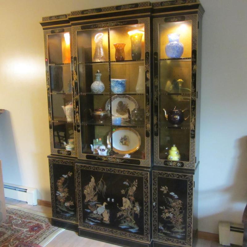 lot 3 image: Lacquer Hutch