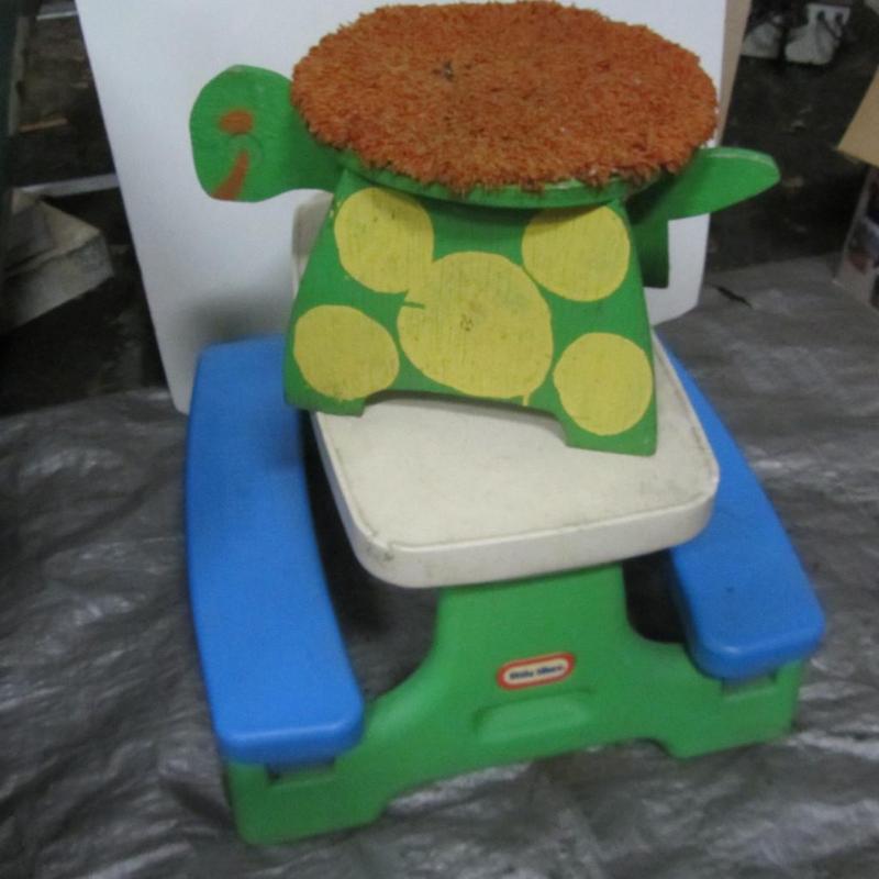 lot 36 image: Little Tykes Table, Turtle Stool