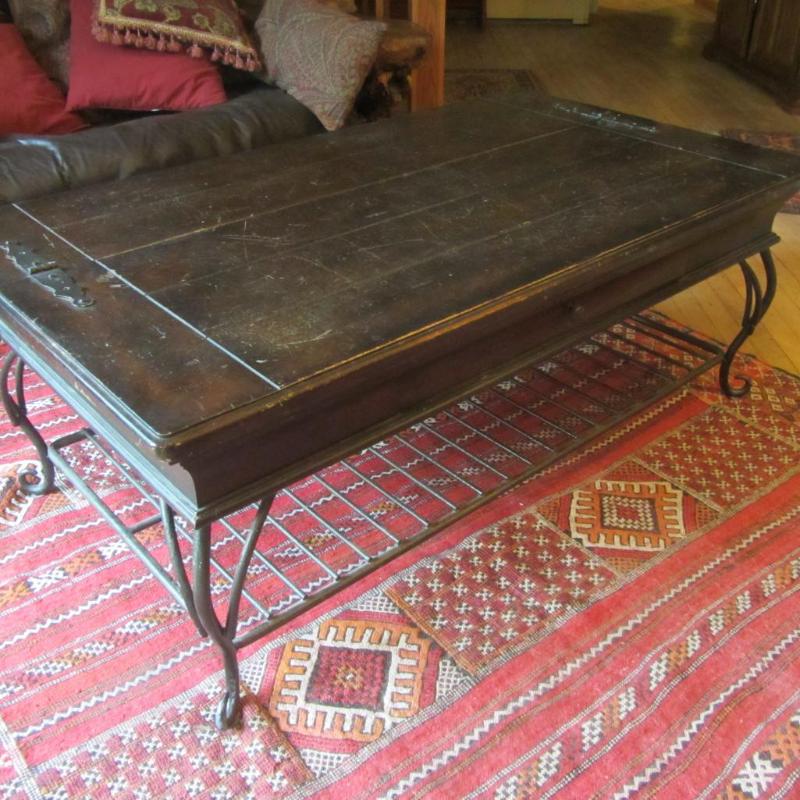 lot 4 image: Coffee Table
