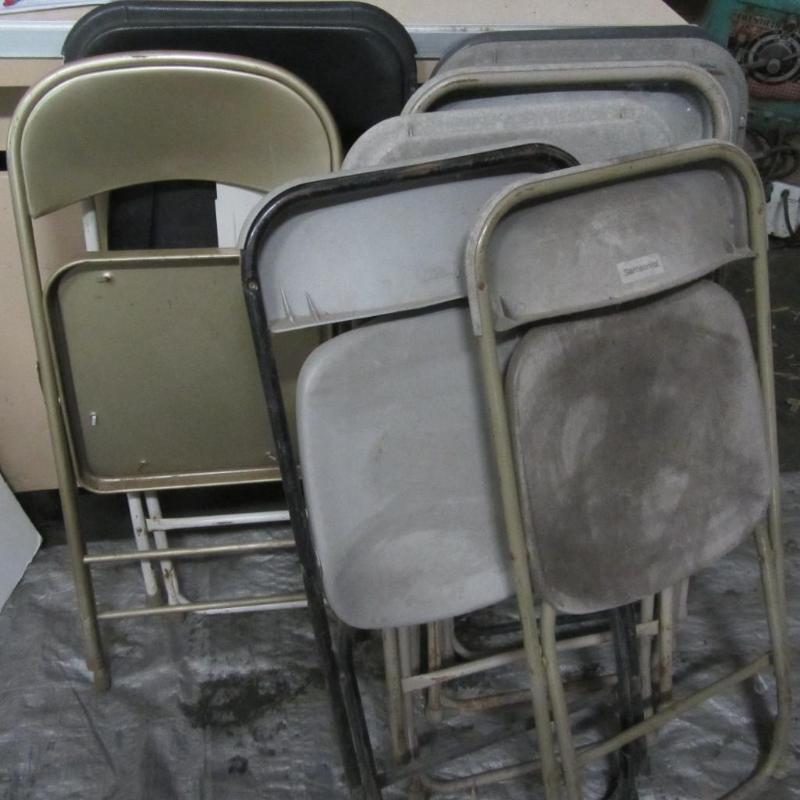 lot 47 image: Folding Chairs