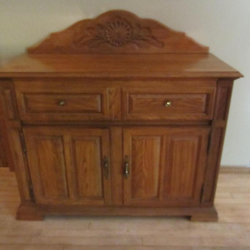 lot 8 image: Oak Liquor Cabinet