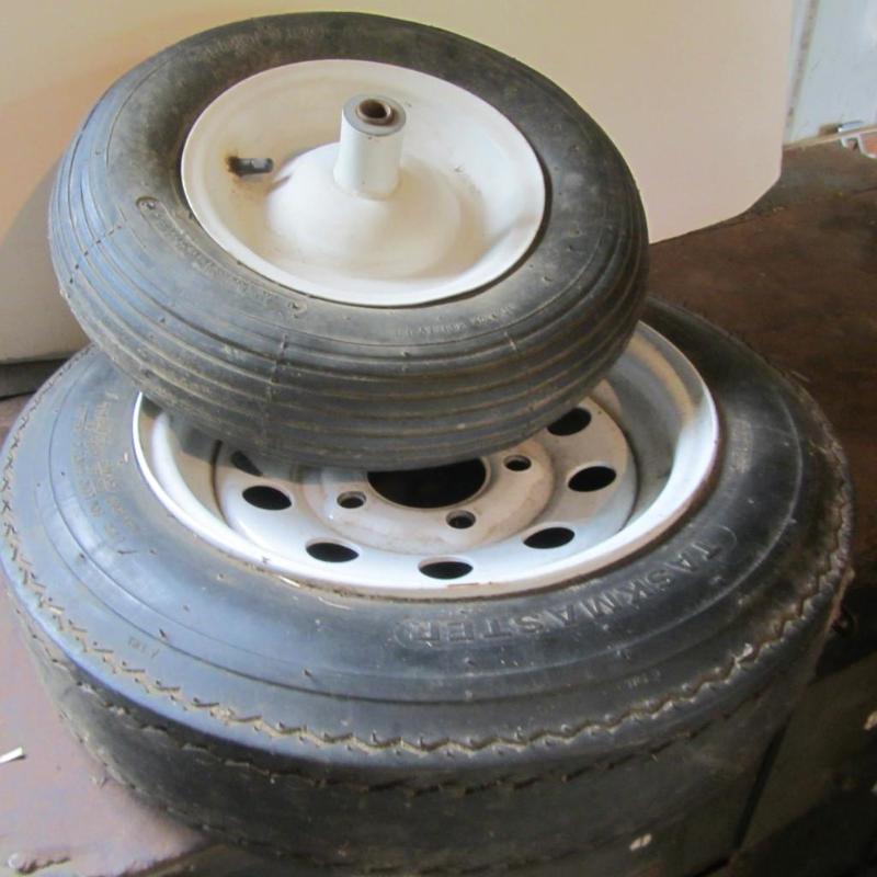 lot 80 image: Trailer Tires