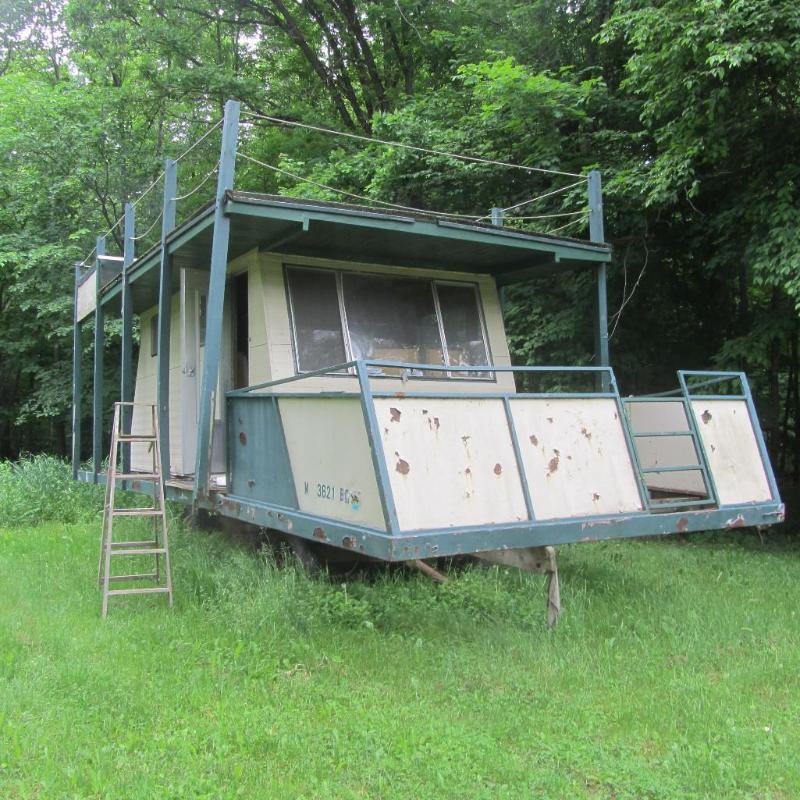 lot 9 image: Boatel Houseboat